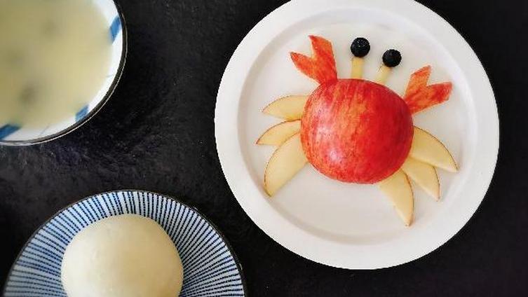 【羡慕吗?为催孩子起床妈妈自学早餐摆盘[酸]】近日,上海嘉定的巧手妈妈林琳,利用家中现有食